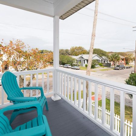 Beautiful Two-Story In Central Galveston, Short Walk To Beach, Near Downtown! | Seas The Breeze Villa Luaran gambar