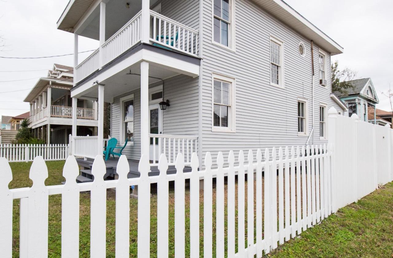 Beautiful Two-Story In Central Galveston, Short Walk To Beach, Near Downtown! | Seas The Breeze Villa Luaran gambar