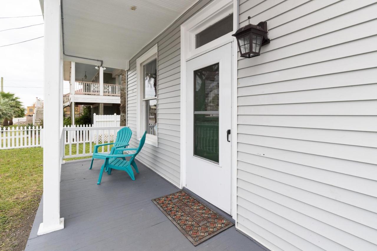 Beautiful Two-Story In Central Galveston, Short Walk To Beach, Near Downtown! | Seas The Breeze Villa Luaran gambar