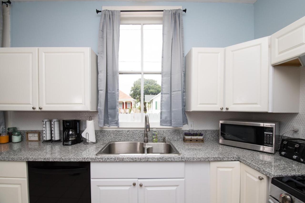 Beautiful Two-Story In Central Galveston, Short Walk To Beach, Near Downtown! | Seas The Breeze Villa Luaran gambar