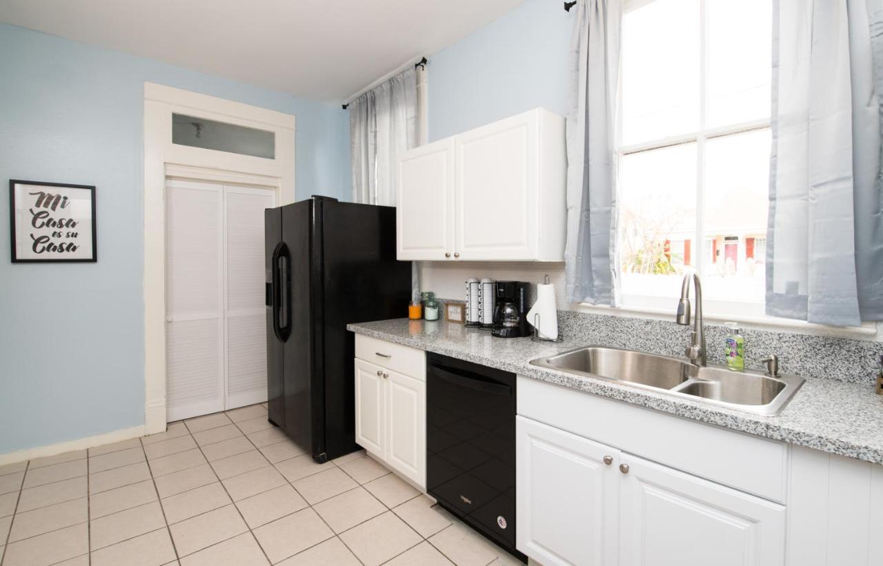 Beautiful Two-Story In Central Galveston, Short Walk To Beach, Near Downtown! | Seas The Breeze Villa Luaran gambar